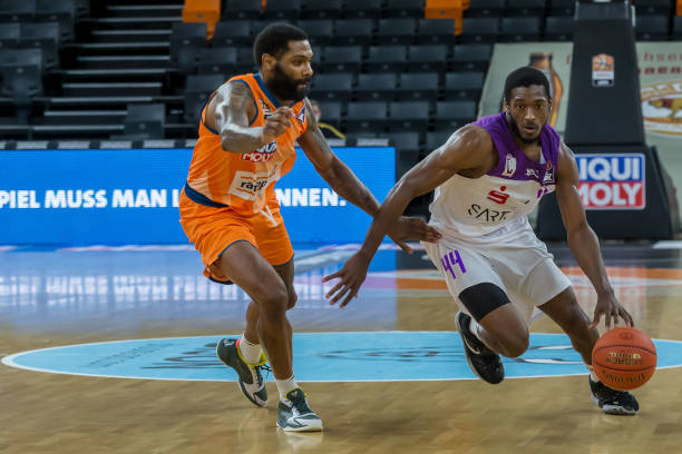 沙特阿拉伯获2034年世界杯主办权引人权组织强烈不满.