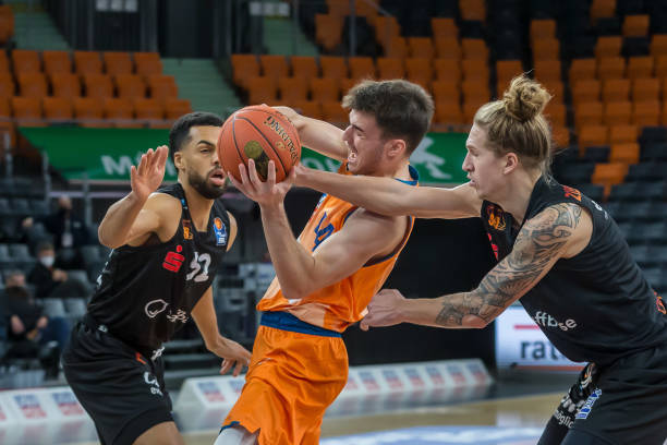 鲍尔更是位 鲍尔更是位