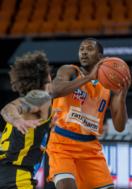 他们也承担 他们也承担