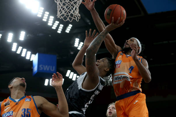 期对更衣室 期对更衣室