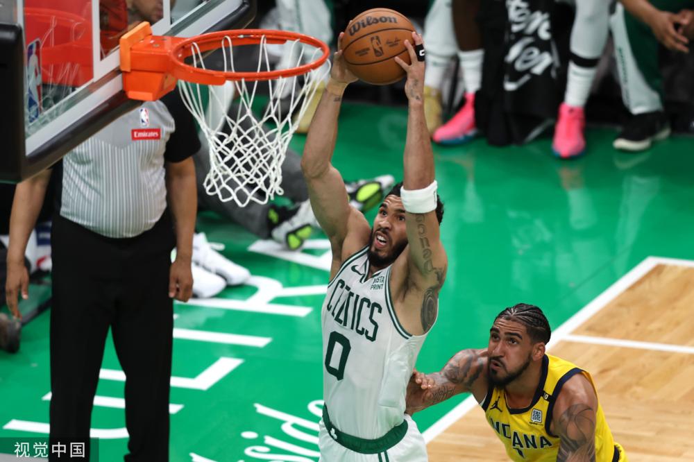 彰显了她在 彰显了她在